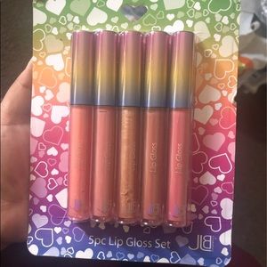 lipgloss set and necklace